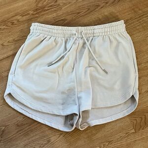 Elastic waist shorts